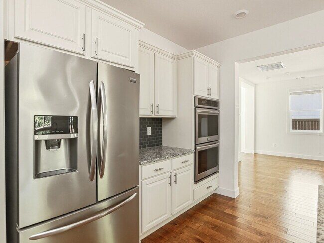 Building Photo - **Beautiful 4-Bedroom Home with A/C, Covered Outdoor Living & Designer Finishes in Bothell** Avai...