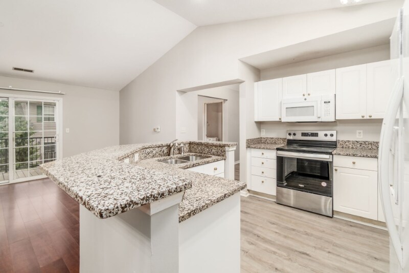 Building Photo - 757 Spring Valley Dr