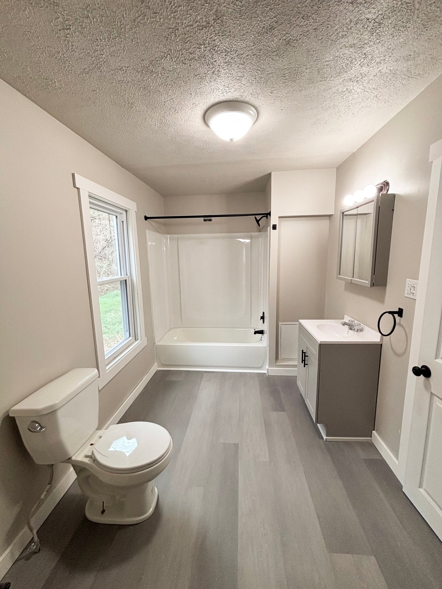 Building Photo - 489 Evergreen Rd