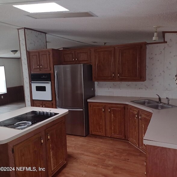 Building Photo - 463 Logan Ave