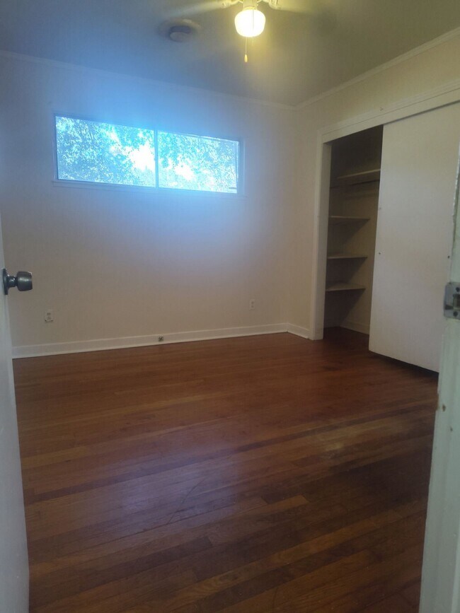 Building Photo - 665 Heather Ln