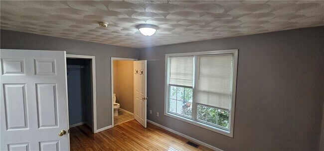 Building Photo - 80 Unit St