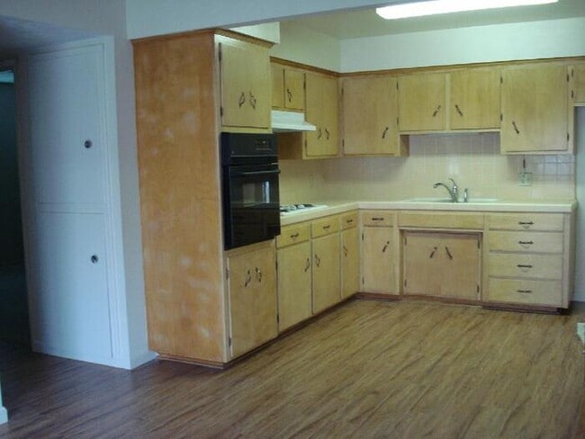 Building Photo - Very Cute 2/1 Duplex on Quiet Street in Sacramento-5402 Mona Way