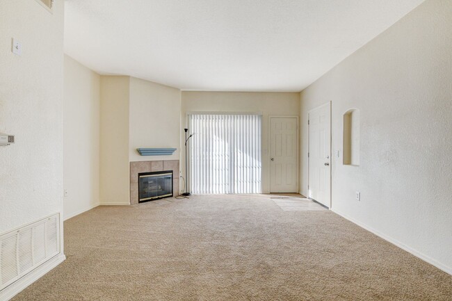 Building Photo - Beautiful 2 Bedroom 2 Full Bath Condo
