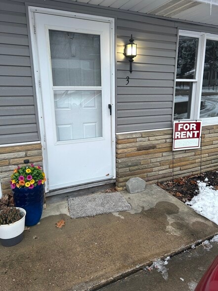 Building Photo - 250 Chapel Rd