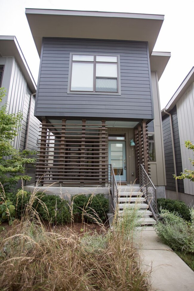 Building Photo - Beautifully Partially Furnished or Unfurni...
