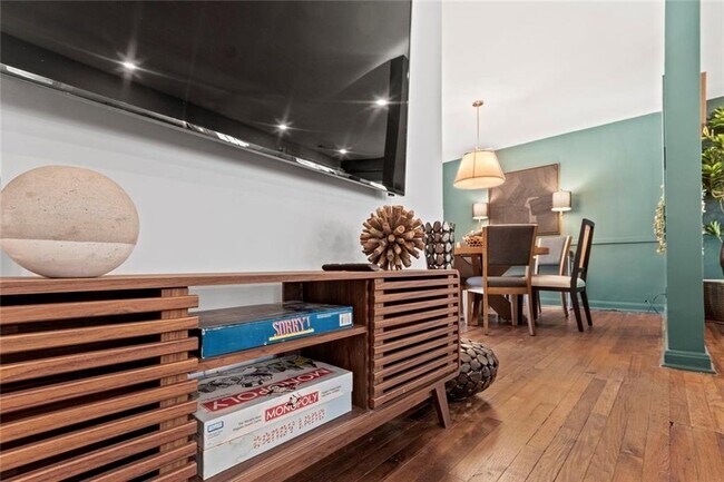 Building Photo - 1333 Victor Rd NE