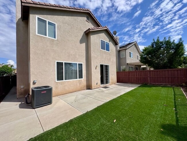 Building Photo - 4 Bedroom Menifee home on Menifee Lakes Go...