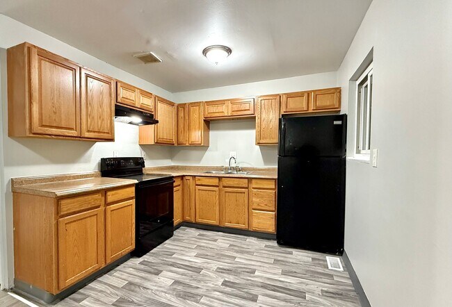 Building Photo - 3 bed 2 bath Great Neighborhood!!