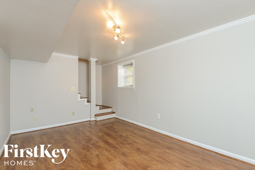 Building Photo - 1839 Satterwhite St