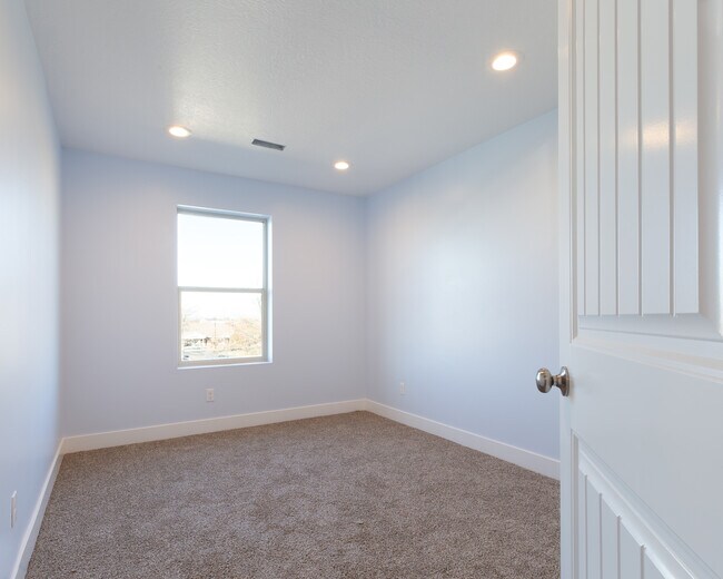 Building Photo - 277 N 200 W