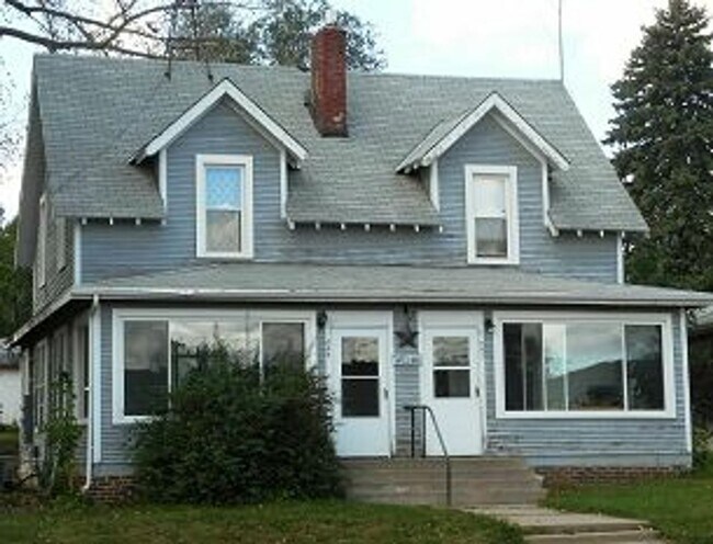 Building Photo - 845-847 2nd Ave NW