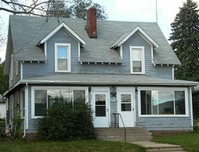 Primary Photo - 845-847 2nd Ave NW