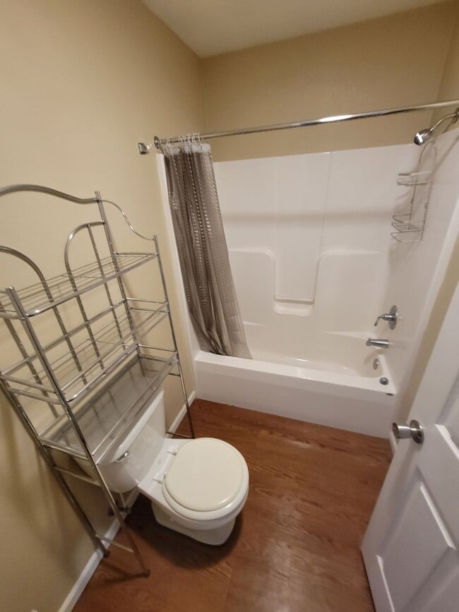 Building Photo - 2 Bedroom/2 Bathroom Townhouse in Fayette!