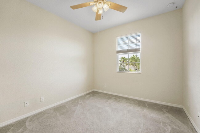 Building Photo - 128 W Royal Palm Cir