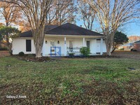 Building Photo - 3 Bedroom/2 Bath home in Brandon Freshly P...