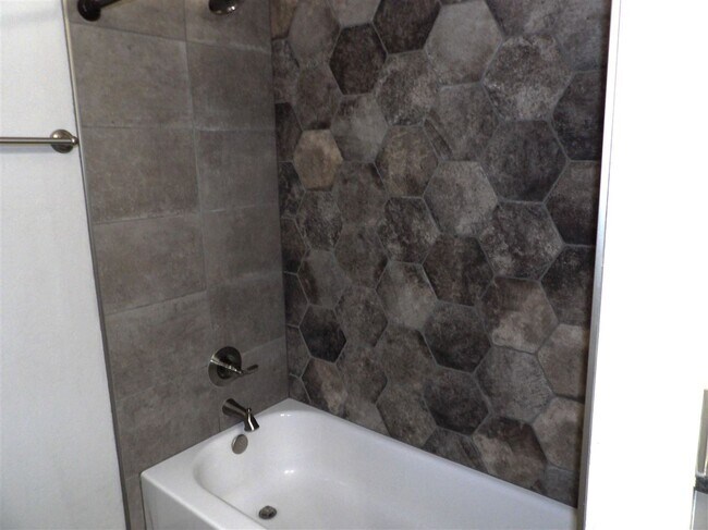 Building Photo - 3914 NE Realtree Dr
