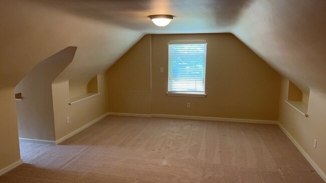 Building Photo - 2400 Hillview Ave