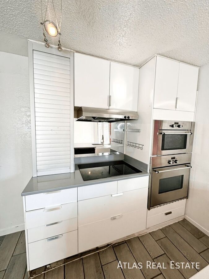 Building Photo - 218 W Rockrimmon Blvd