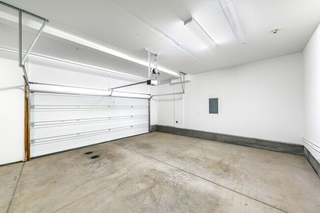 Building Photo - Citrus Heights AMAZING FLOOR-PLAN (Solar) ...