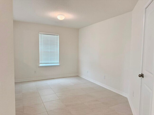 Building Photo - 7919 Mariposa Mnr