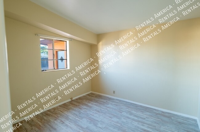 Building Photo - 4307 E Hayhurst St