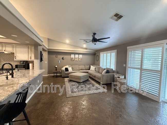 Building Photo - 2134 Desert Palms Dr