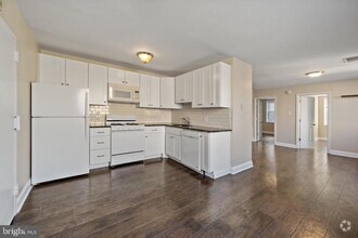 Building Photo - 443 Fairmount Ave