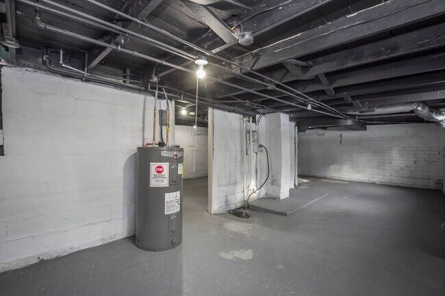 Building Photo - 3844 4th St
