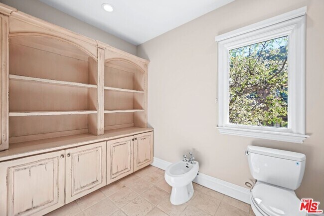 Building Photo - 11221 Briarcliff Ln