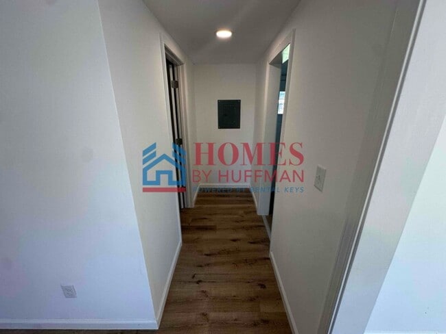 Building Photo - Two Bedroom House | Completely Updated | Move In Special