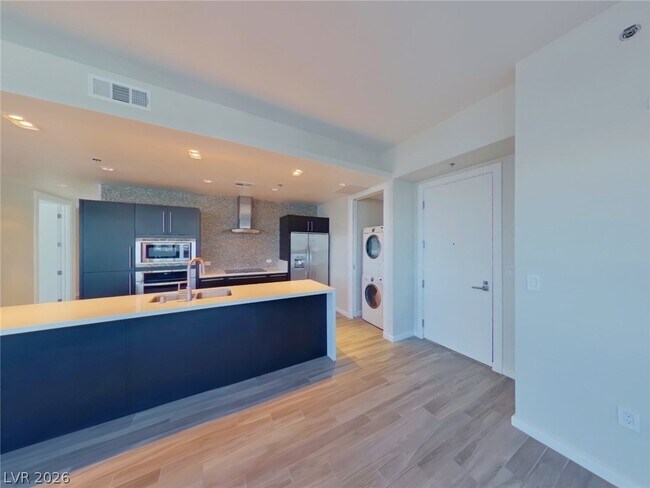 Building Photo - 4471 Dean Martin Dr