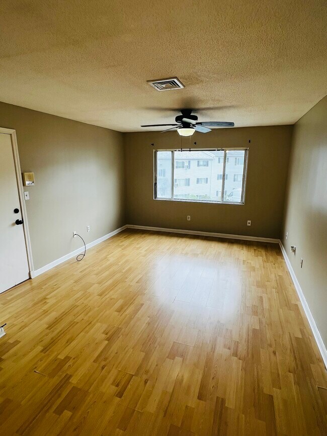 Living room - 5455 N Main St