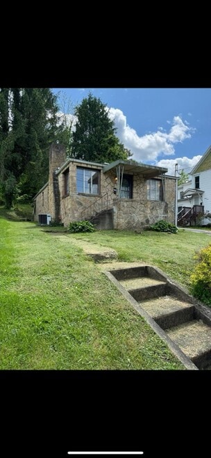 Building Photo - 807 Potomac Ave