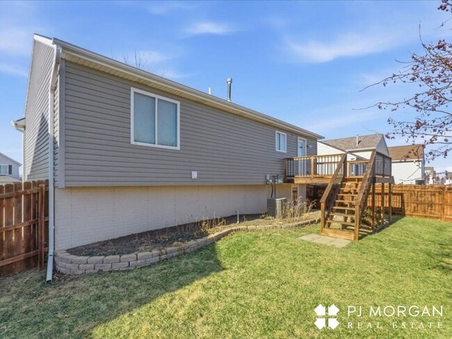Building Photo - Relax by the fire in this beautiful rental home!