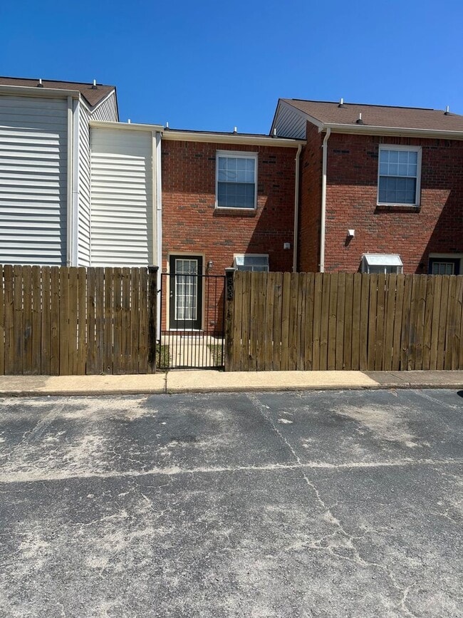 Building Photo - 940 Glenn Unit 503