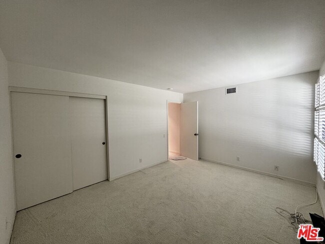 Building Photo - 1443 Avenida de Cortez