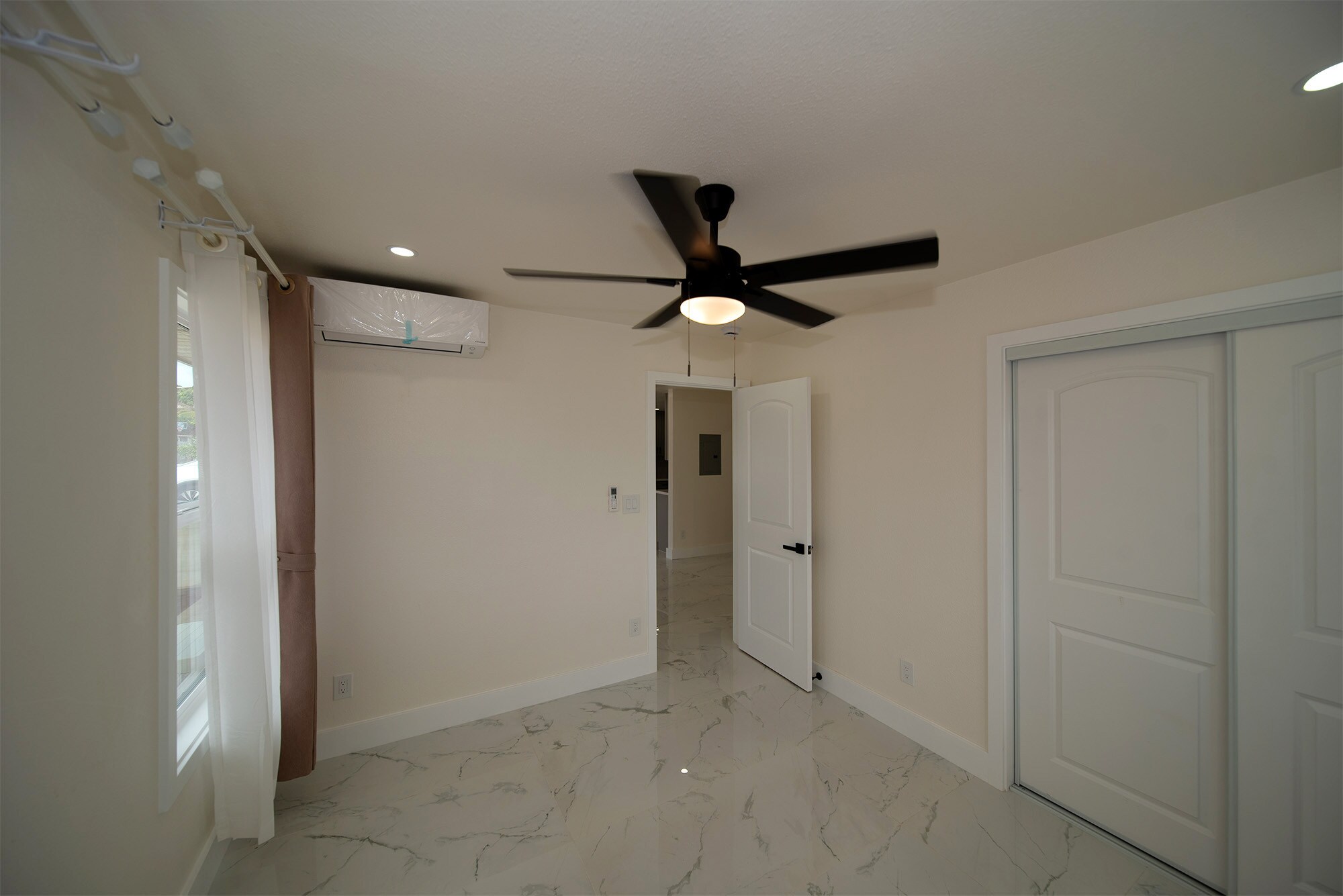 Building Photo - 2074 Hoolaulea St