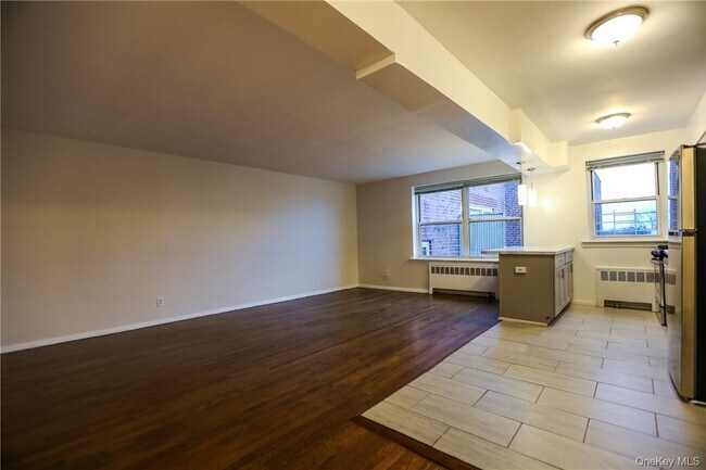 Building Photo - 730 Pelham Rd