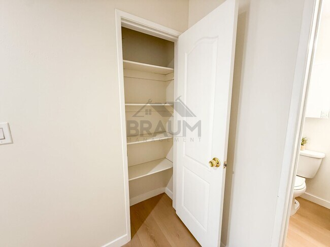 Building Photo - 7323 Winnetka Ave