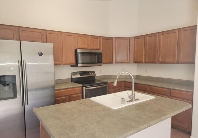 Building Photo - 3 Bedroom, 2 Bath, & Den Home Coming Soon!