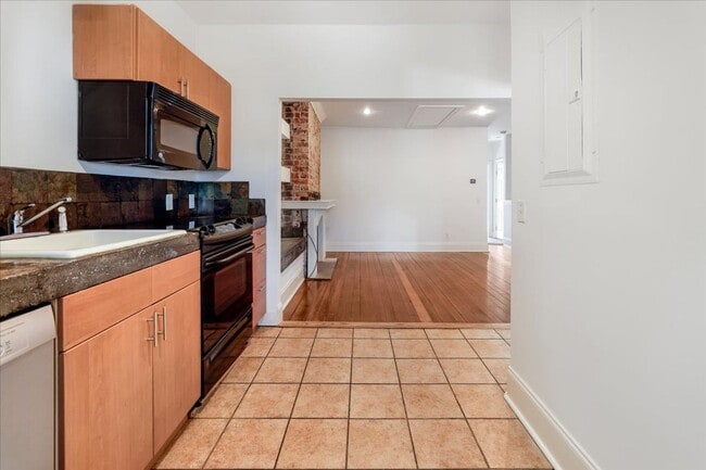 Building Photo - 216 W Anderson St