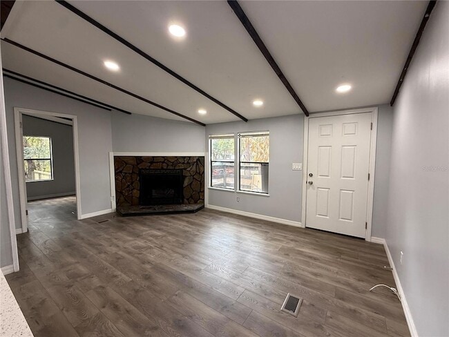 Building Photo - 8824 Overlook Dr