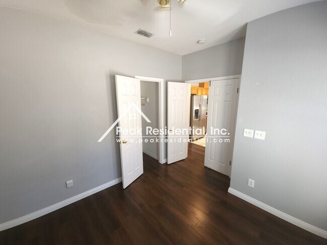Building Photo - 10172 Sheffield Oak Way