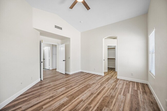 Building Photo - 17012 S 27th Pl