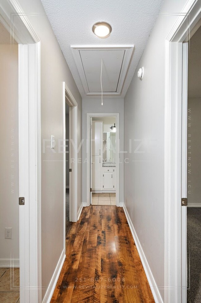 Building Photo - Alluring 3 Bed 2 Bath Home by Medal of Honor Park!