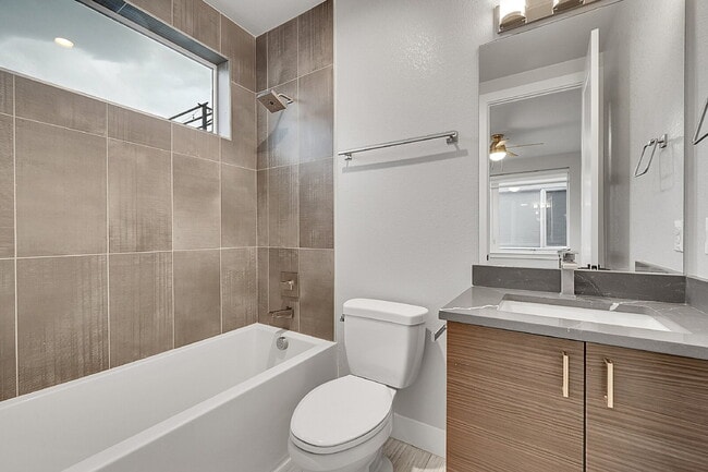 Building Photo - $2,995.00 - 2 Bedrooms, 2.2 Bathrooms, Tow...