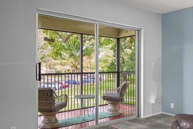 Building Photo - 3083 N Oakland Forest Dr