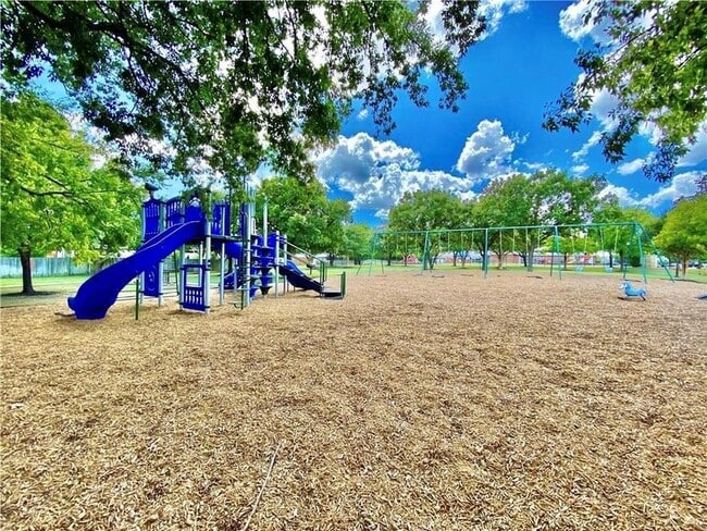 Building Photo - 1005 Winnsboro Lp