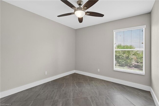 Building Photo - 2138 E Crown Pointe Blvd